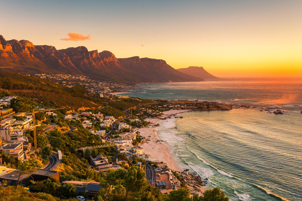 Exploring Cape Town with Shuttle Services